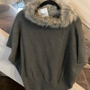 New Snuggle sweater with fur collared OS